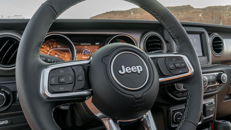 Панель приборов Jeep Gladiator Sport (JT) 2019 года  (NA) (фото 23 из 26)